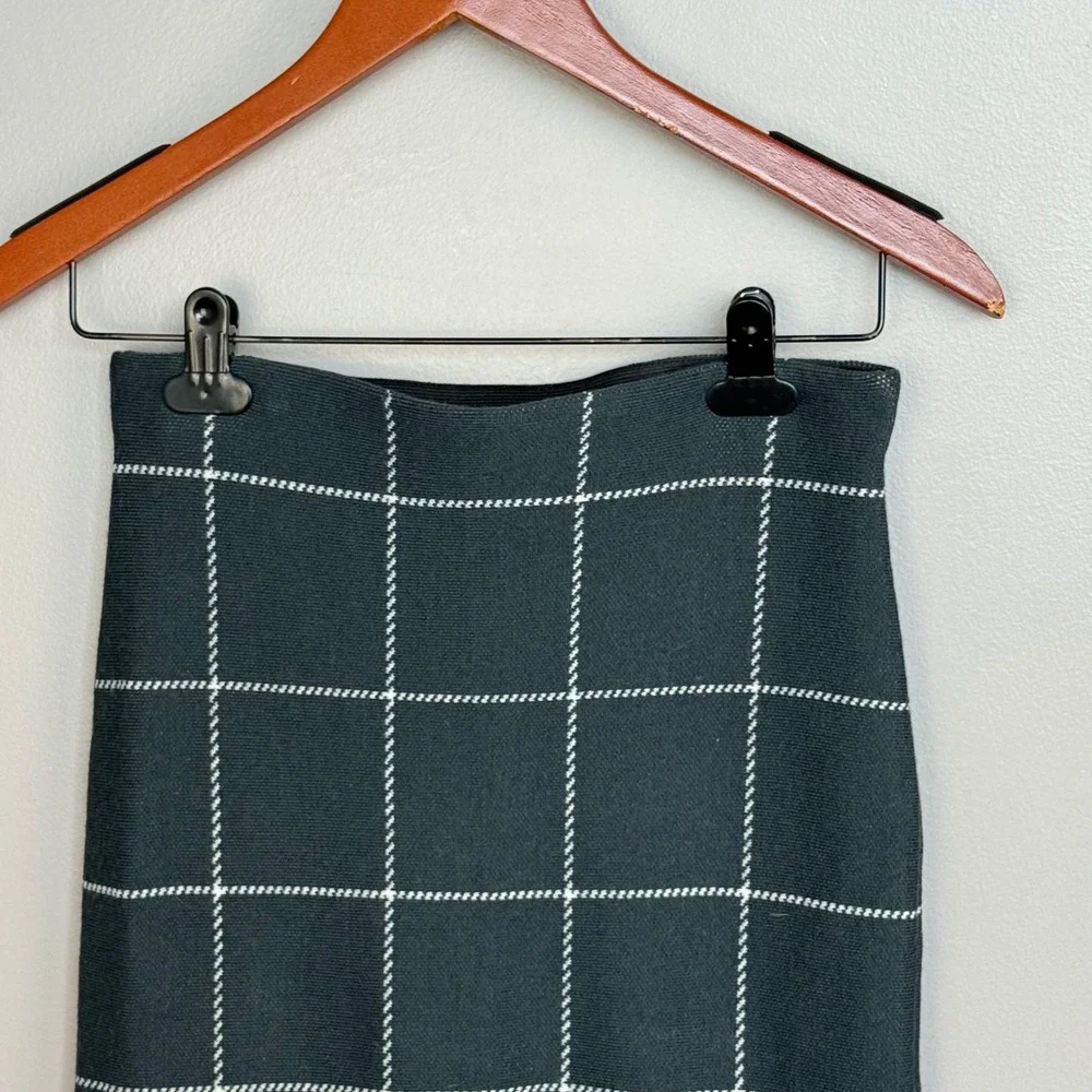 Ann Taylor Skirt Small Petite Gray Wool Blend Windowpane Plaid‎ Flounce Knit